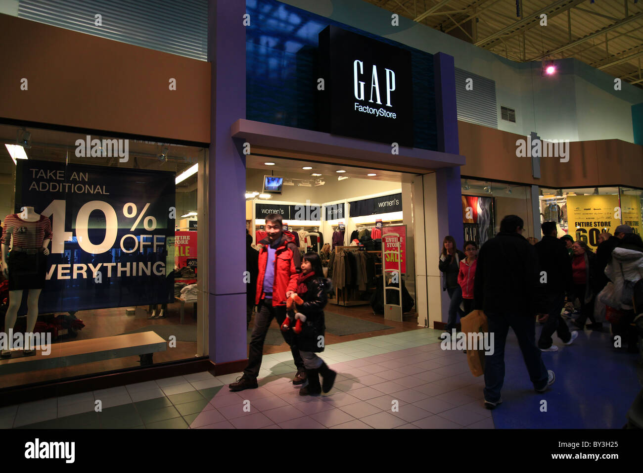 Gap outlet Fotos und Bildmaterial in hoher Aufl sung Alamy