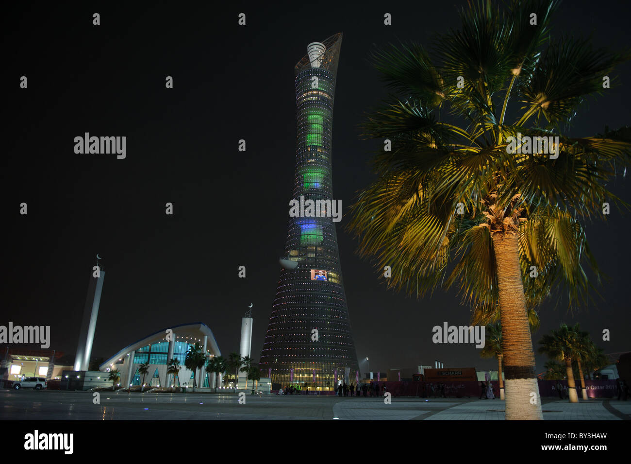 Die Aspire Tower in Doha, Katar mit Blick auf das Khalifa International Stadium. Der Turm wurde auch bekannt als Khalifa Sport Stockfoto