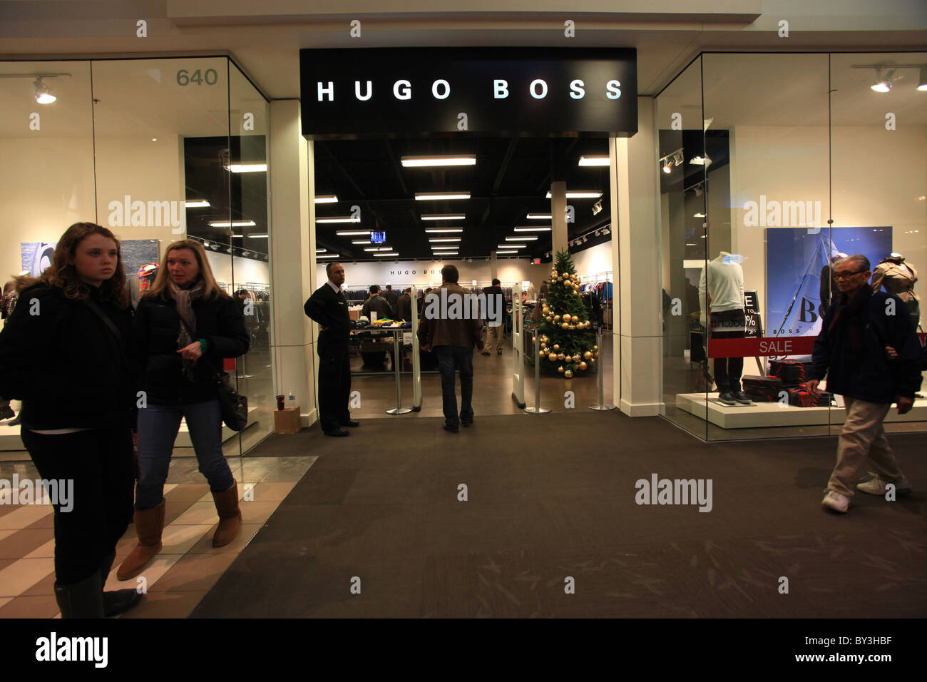 Hugo Boss Outlet speichern in Vaughan Mills Mall in Toronto Kanada 2010 Stockfotografie Alamy