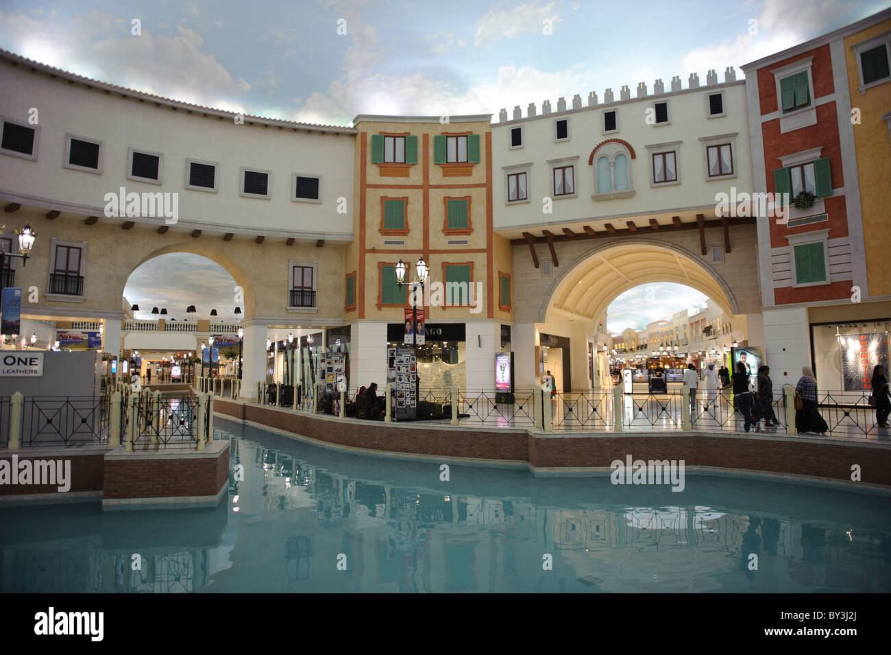 Villaggio Shopping Mall in Doha, Katar ähnelt die Stadt Venedig in Italien Stockfoto