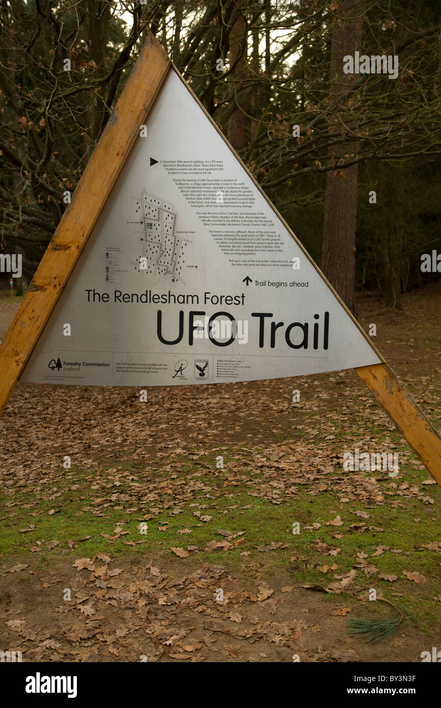 Melden Sie UFO Trail Rendlesham Forest Suffolk England Stockfoto