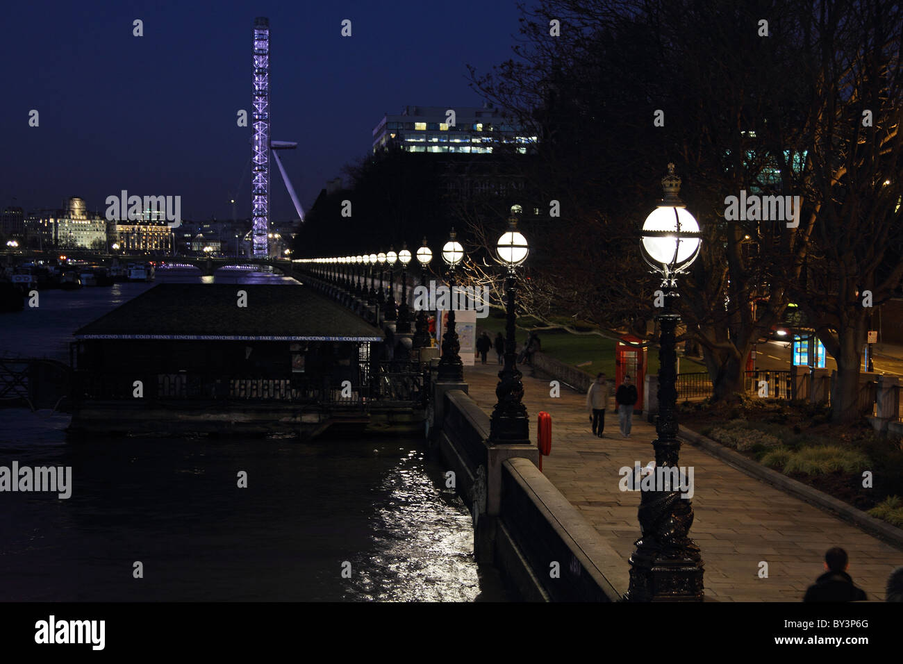 London Eye Straßenbeleuchtung Nacht Böschung Lampen Stockfoto