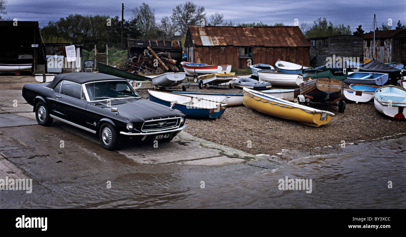 Ford Mustang Cabrio geparkt auf eine Slipanlage Stockfoto