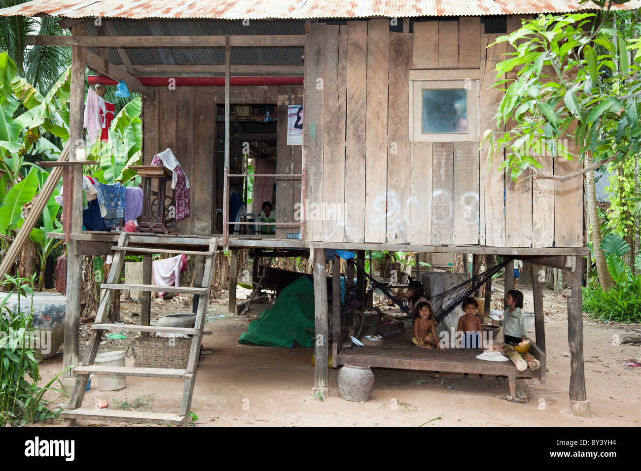 Haus im Dorf, in der Nähe von Phnom Penh, Kambodscha Stockfoto