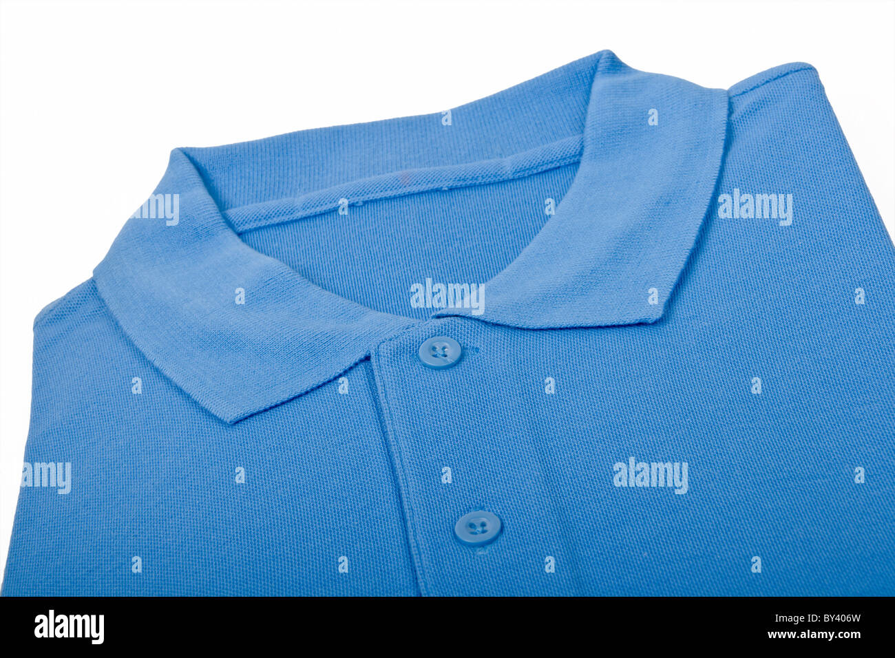 Neue blaue Sport-Shirt isoliert auf weißem Hintergrund Stockfoto