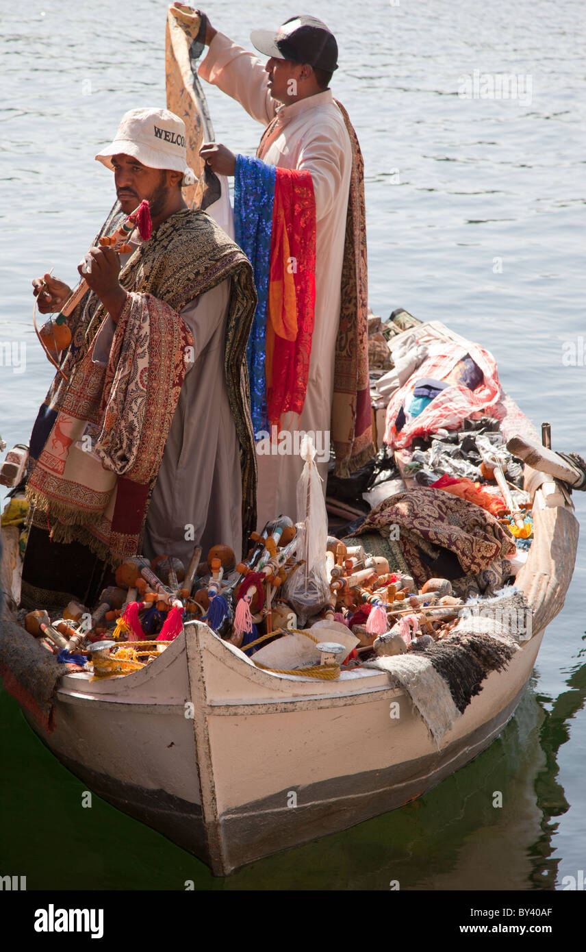 Boot-Verkäufer, Nil bei Assuan, Ägypten 4 Stockfoto