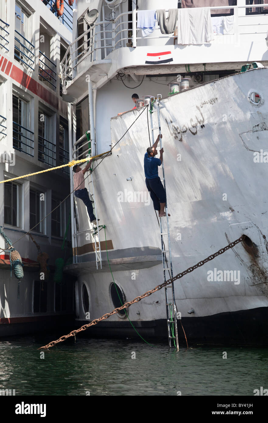 Segler-Check-Seite des Nil Cruiser Stockfoto