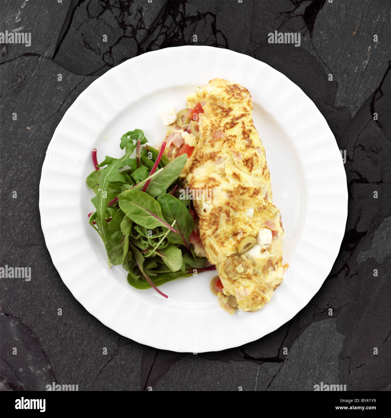 Feta Käse Oliven Schinken Omelette Stockfoto