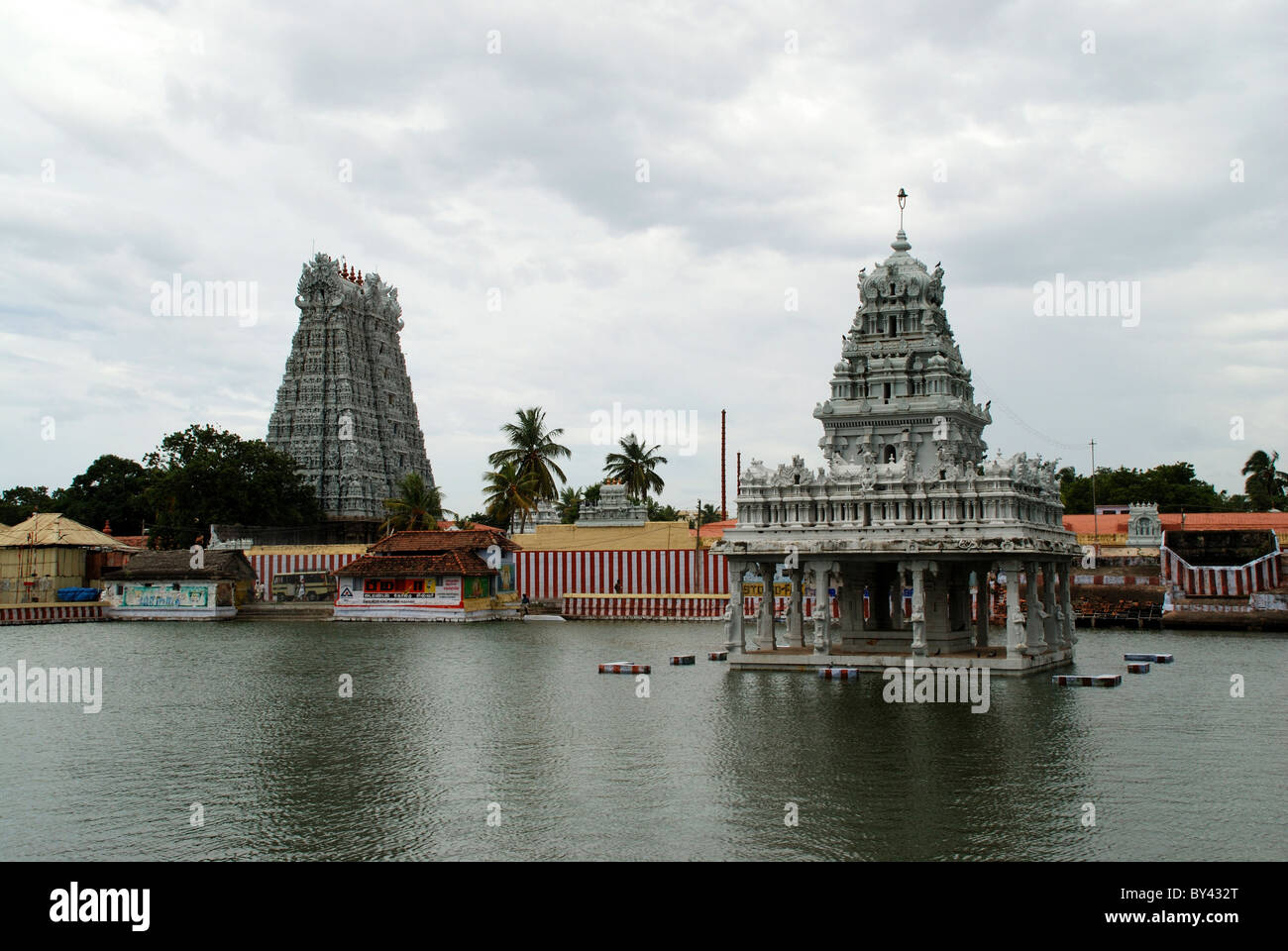 Sucheendram Tempel und Tempel-Teich, Sucheendram, Kanyakumari, Tamilnadu, Indien Stockfoto