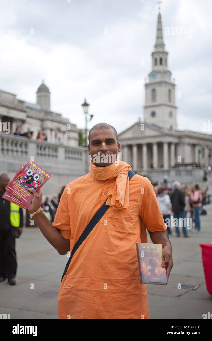 Hare-Krishna-Anhänger bei Feier des Ratha Yatra The Hindu-Festival der Streitwagen, Trafalgar Square, London 2010 Stockfoto Hare-Krishna-Anhänger bei Feier des Ratha Yatra The Hindu-Festival der Streitwagen, Trafalgar Square, London 2010 Stockfoto