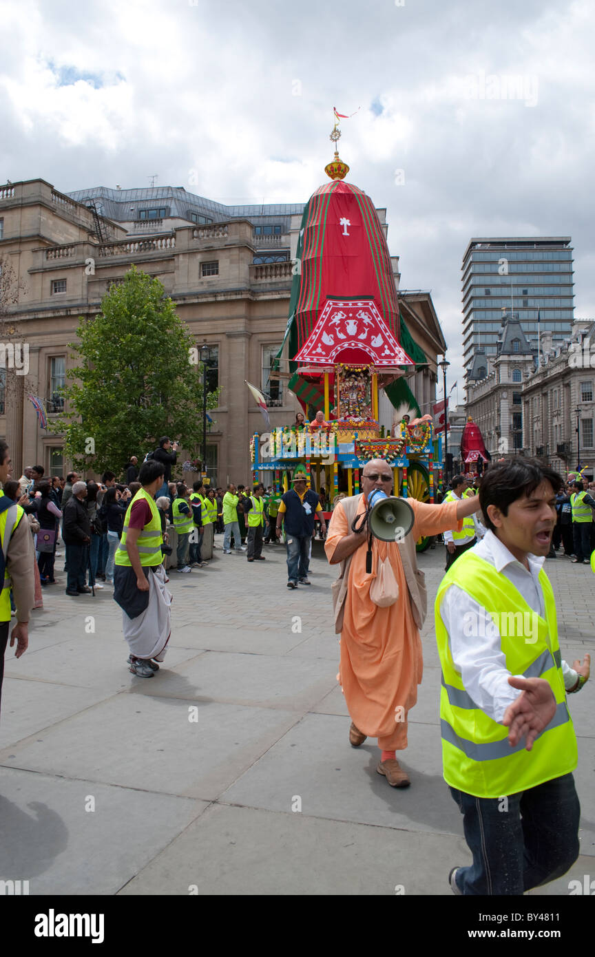 Wagen Sie in Trafalgar Square zur Feier des Ratha Yatra hinduistische Festival der Streitwagen, London 2010 Stockfoto Wagen Sie in Trafalgar Square zur Feier des Ratha Yatra hinduistische Festival der Streitwagen, London 2010 Stockfoto