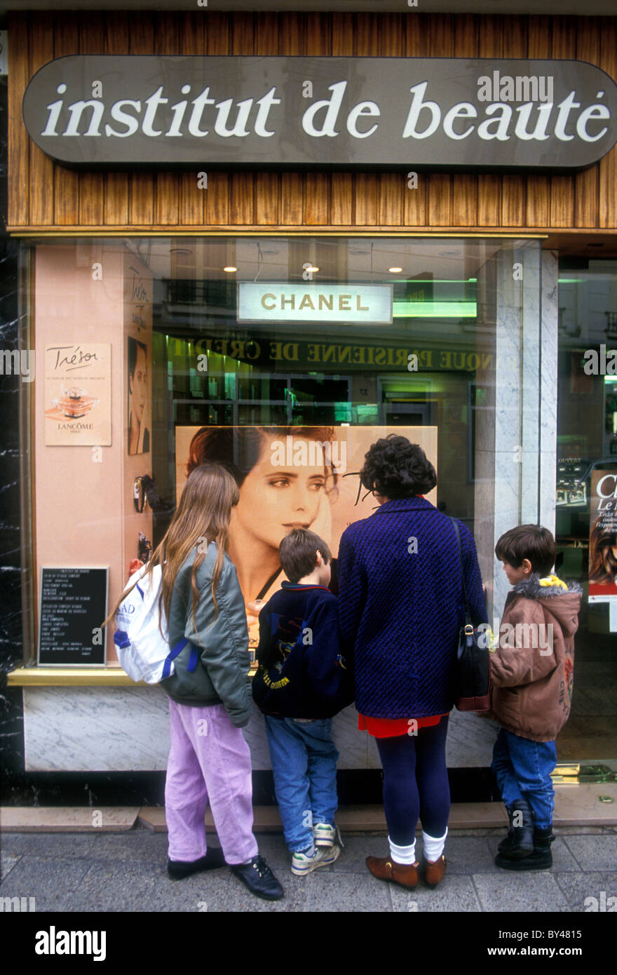 Franzosen Zeichen für Haar Salon Institut de Beauté Stadt Poissy Ile France Europe Stockfoto