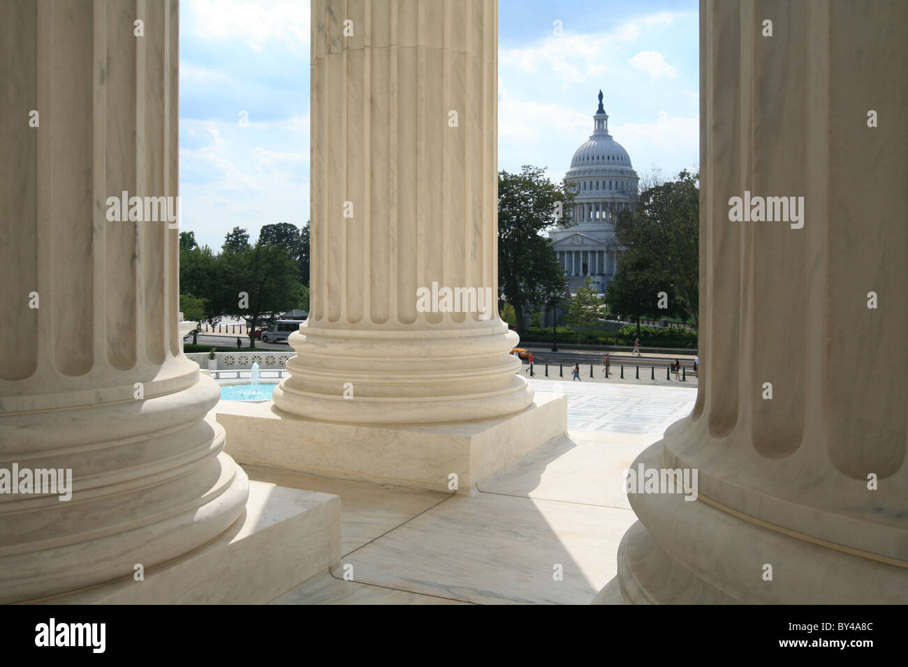 Washington DC Hauptstadt Kuppel aus dem Supreme Court House betrachtet Stockfoto