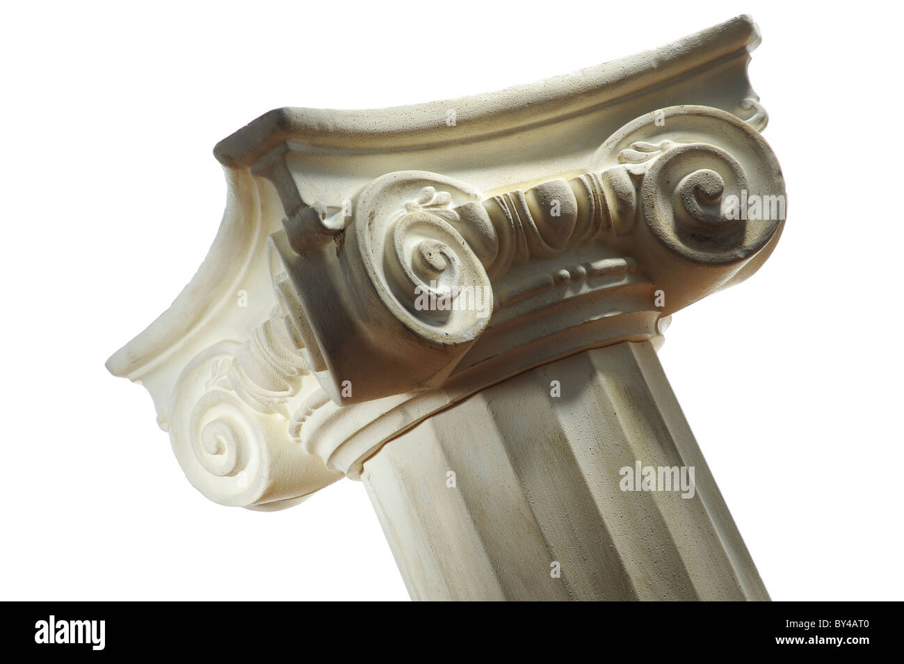 Einzelne griechische Säule isoliert auf weiss Stockfoto