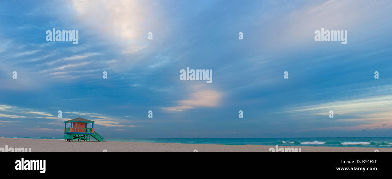 Rettungsschwimmer-Hütte, am frühen Morgen, South Beach, Miami, Florida, USA Stockfoto