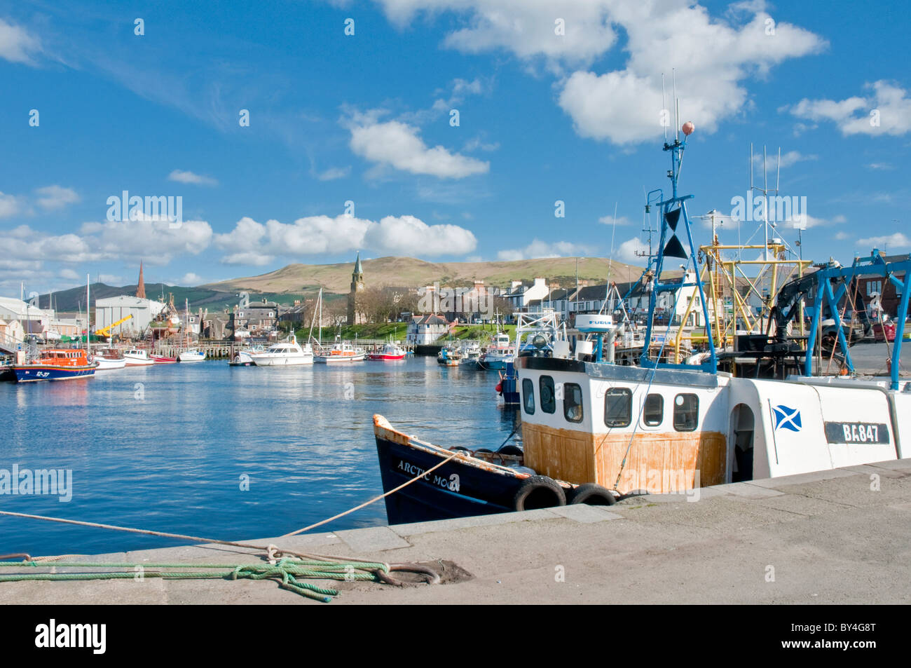Angeln und Boote im Hafen von Girvan South Ayrshire, Schottland Stockfoto