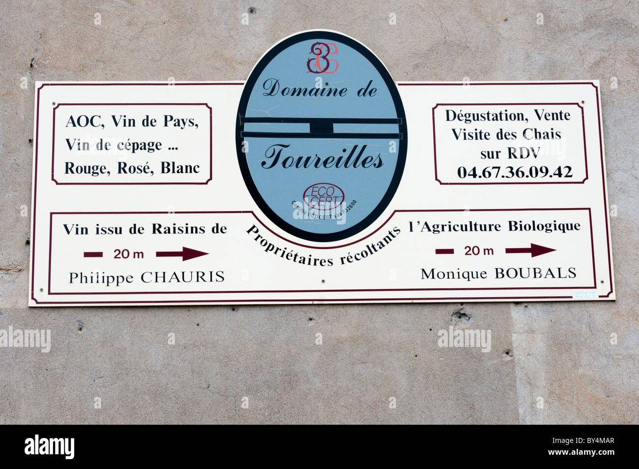 Ein Zeichen für die Domaine de Toureilles Weinerzeuger in der Languedoc Dorf von St Genies de Fontedit. Stockfoto
