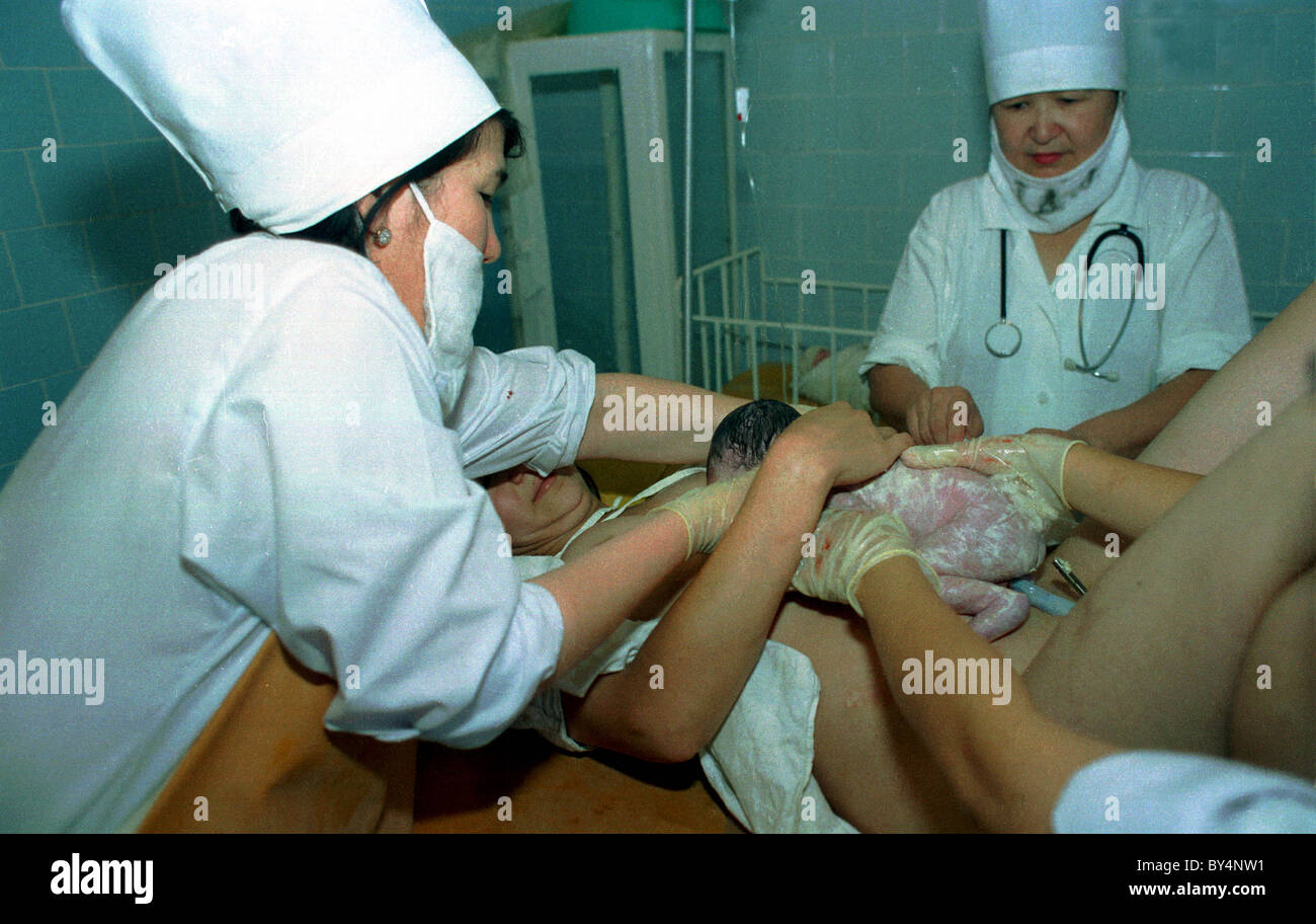 Chimkent, Kasachstan. Eine Frau gebiert in einem Chimkent Krankenhaus Stockfoto