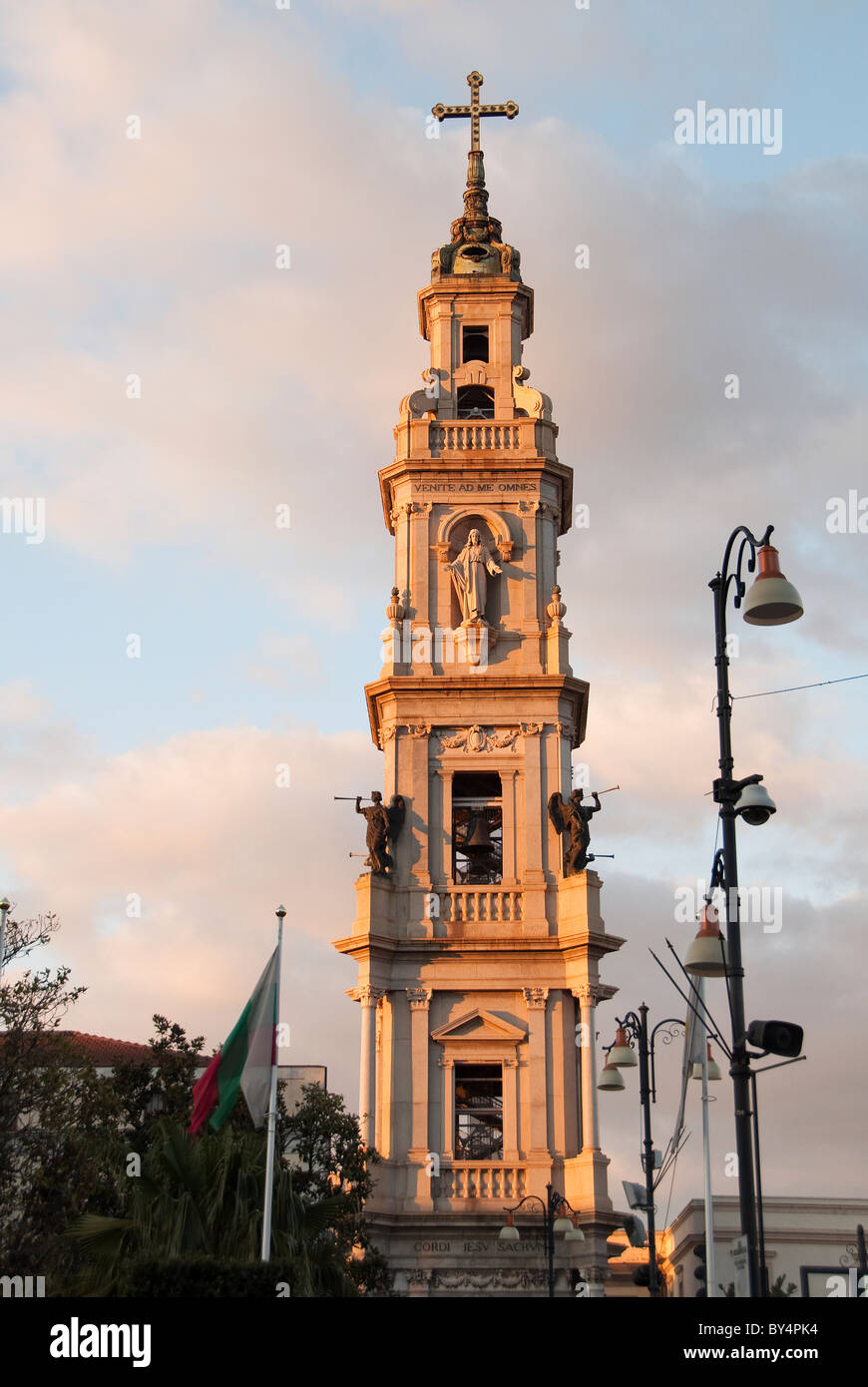 Campanile oder Bell Turm der Kirche in der modernen Stadt Pompei Stockfoto