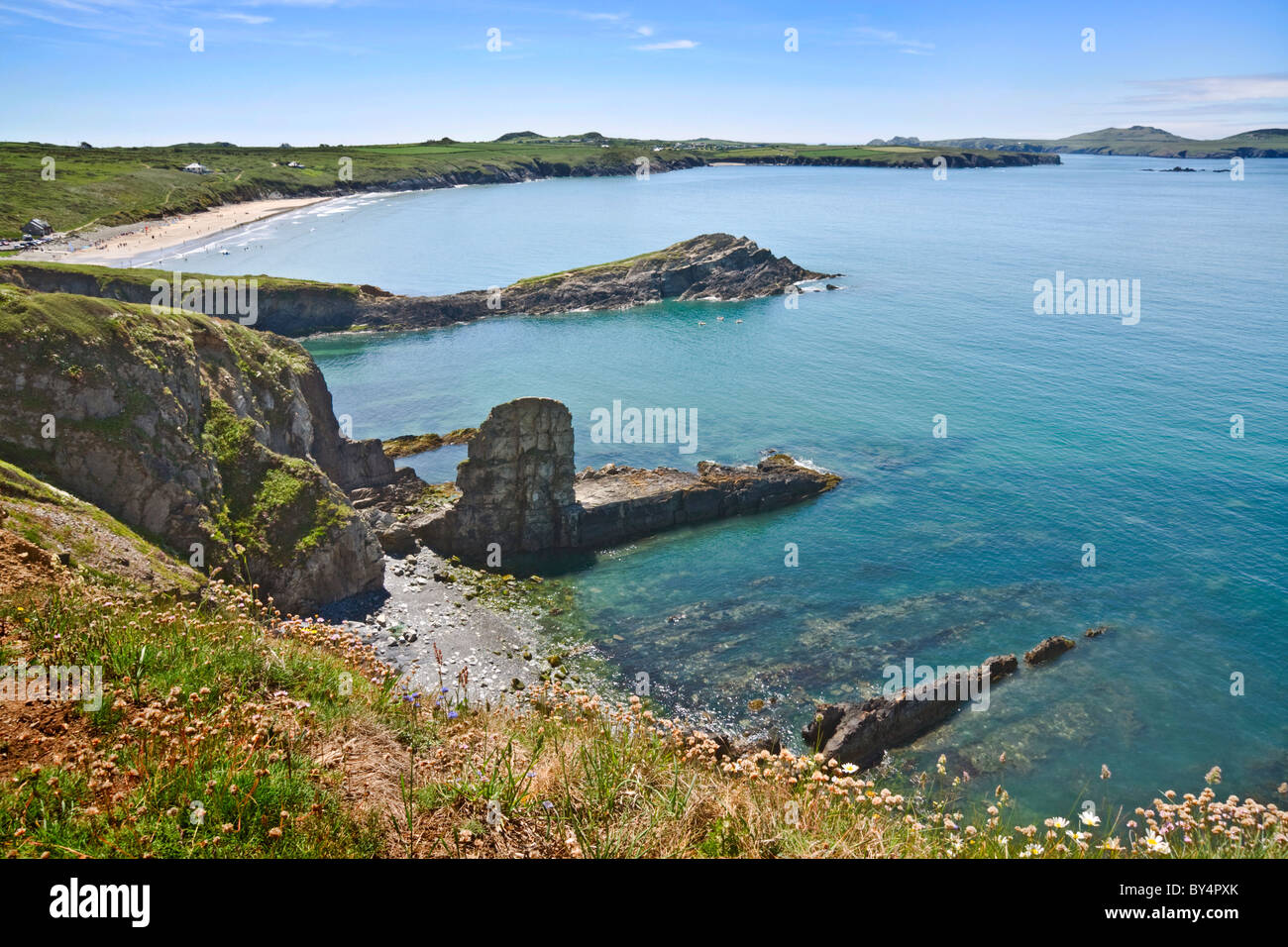 Whitesands Bucht und den Strand von den oberen Klippenweg, Pembrokeshire gesehen Stockfoto
