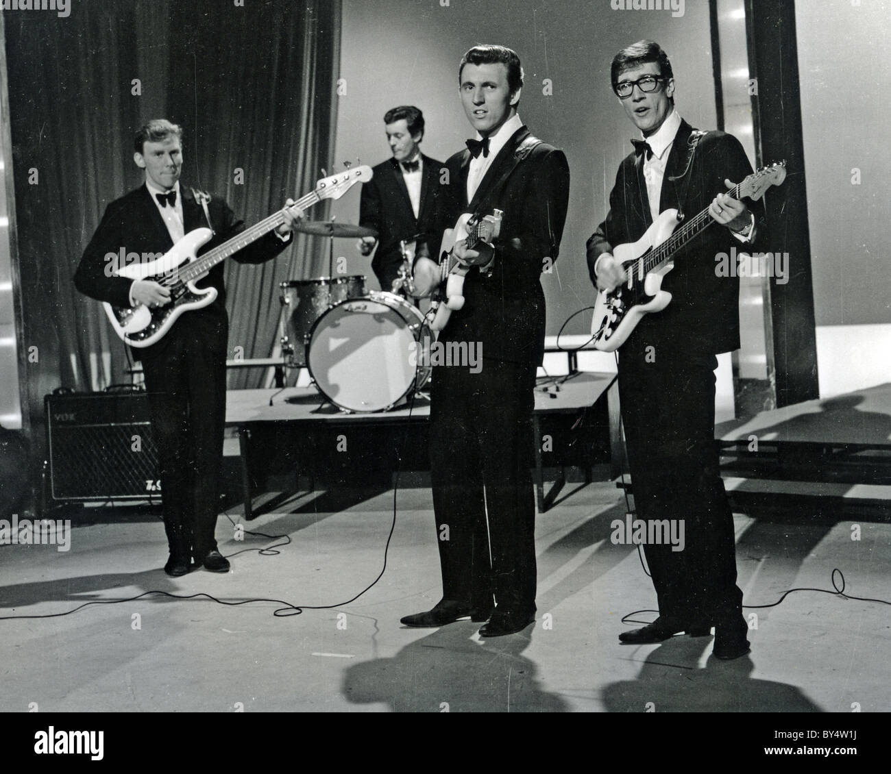 DIE Schatten UK-pop-Gruppe im Jahre 1963 mit aus l: Brian Locking, Brian Bennett, Bruce Welch, Hank Marvin Stockfoto