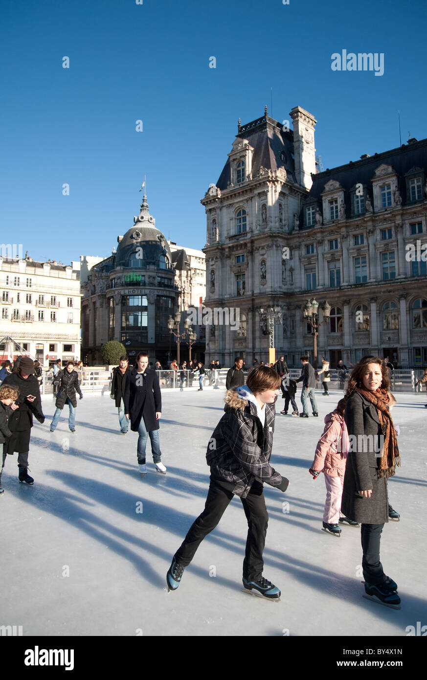 Eisläufer im Hotel de Ville, Paris, Frankreich Stockfoto