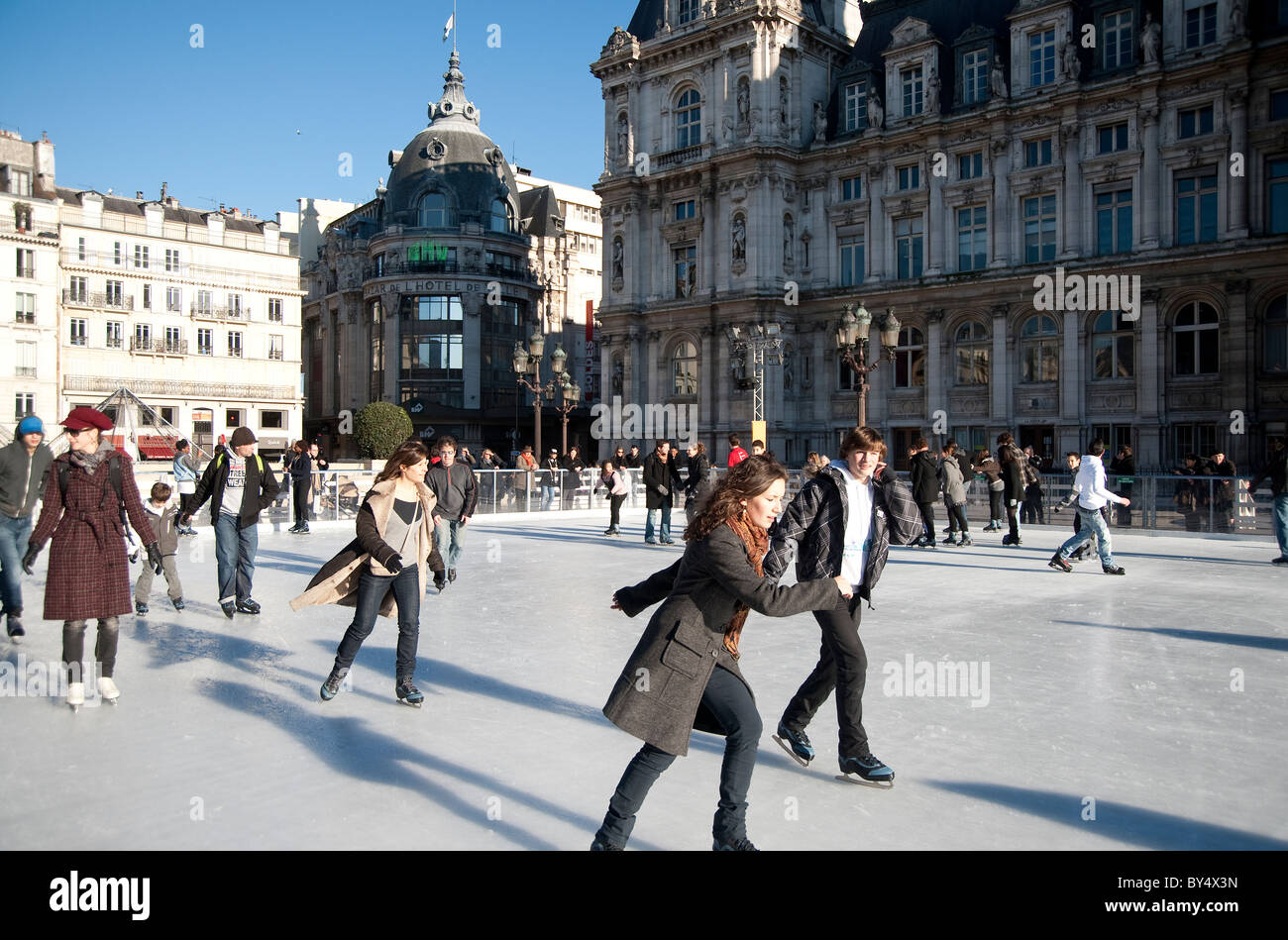 Eisläufer im Hotel de Ville, Paris, Frankreich Stockfoto