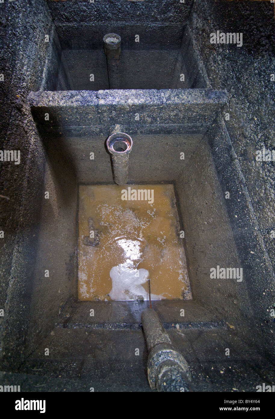 Innenraum der unterirdischen septischen Abwasser tank. Stockfoto