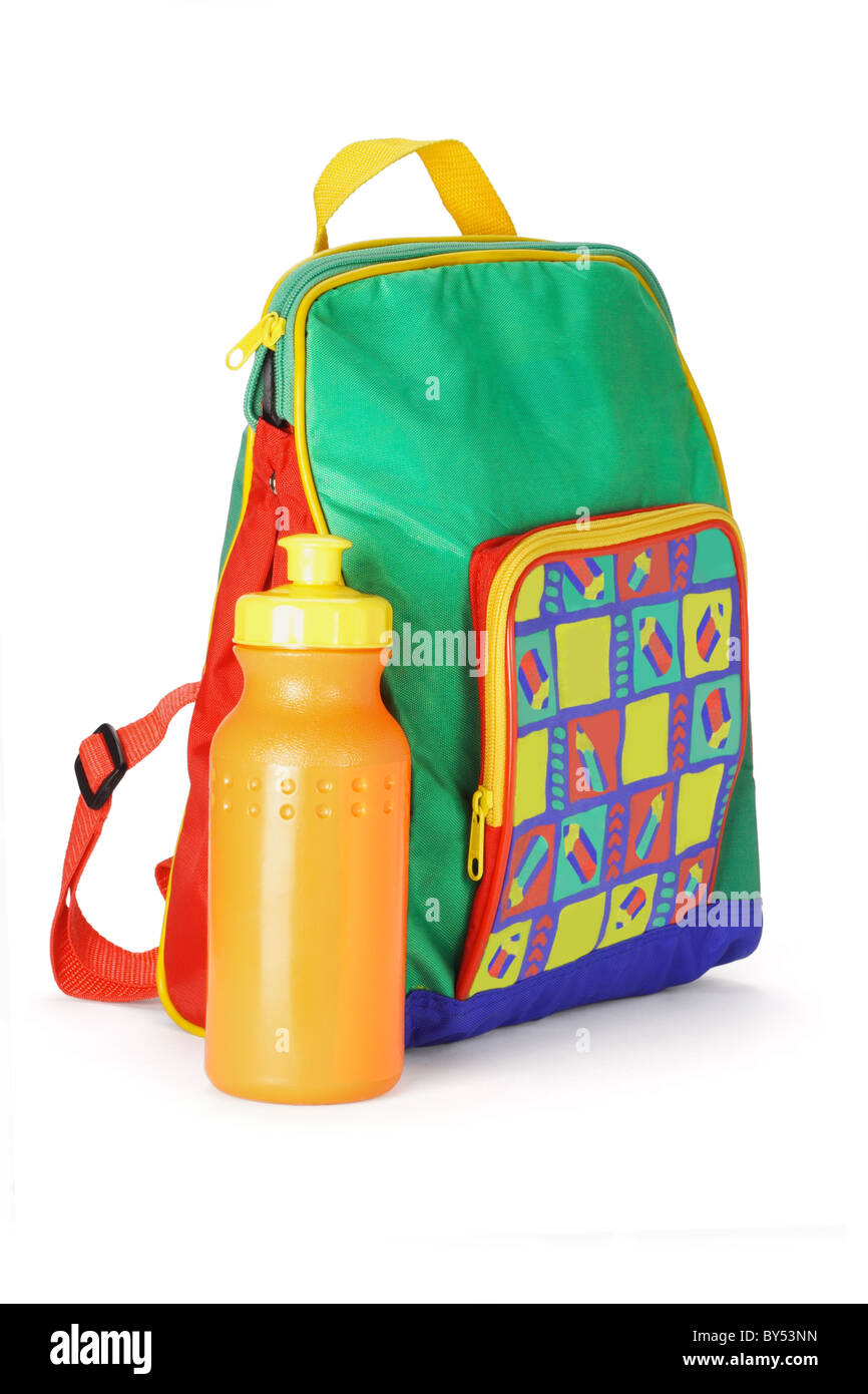 Bunte Vorschulkind Rucksack und Kunststoff Wasserbehälter auf weißem Hintergrund Stockfoto