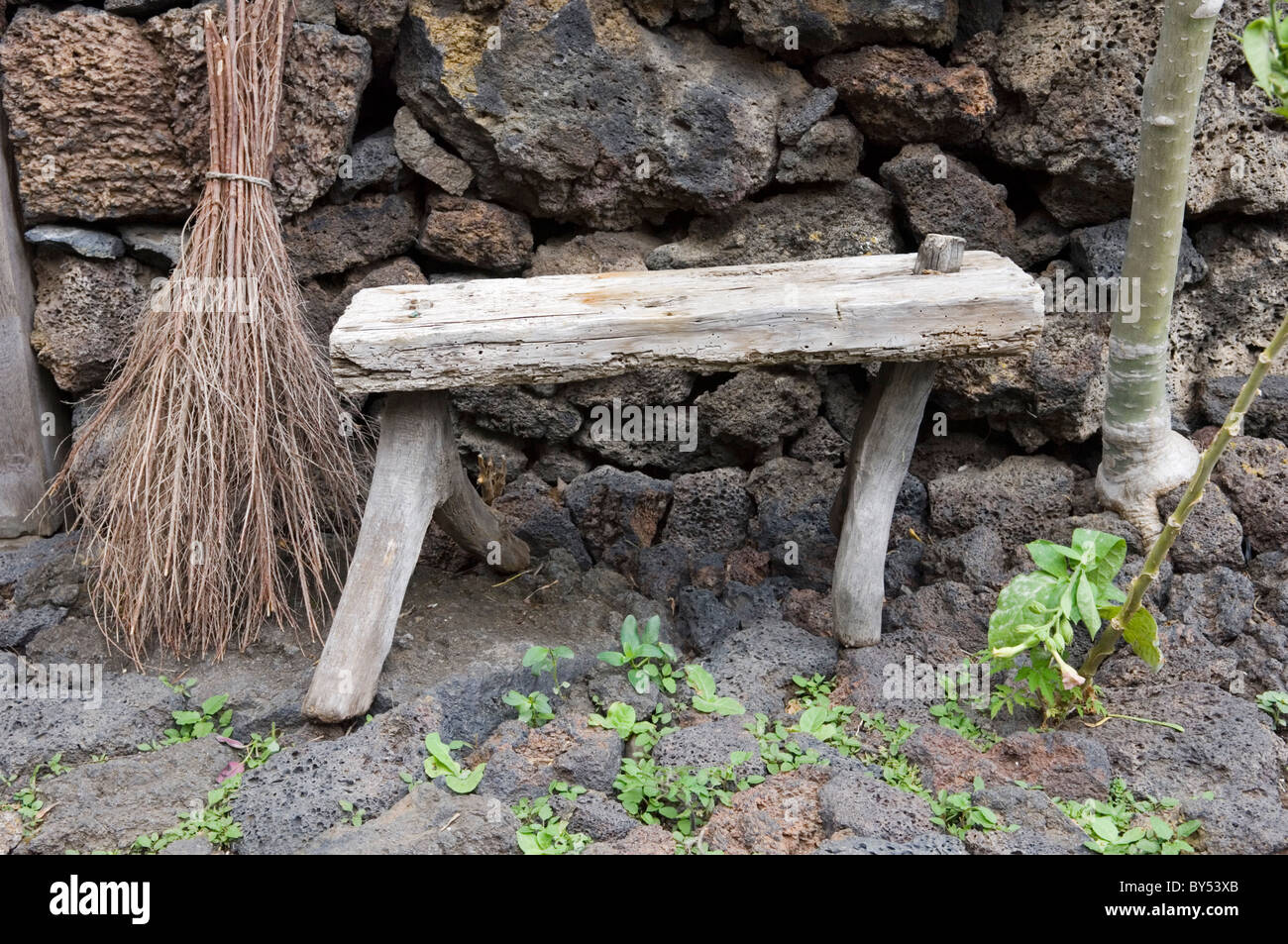 El Hierro Insel, Kanarische Inseln, Spanien. Ecomuseo de Guinea. Holzstuhl Stuhl im restaurierten Dorf Eco-Museum in der Nähe von Frontera Stockfoto