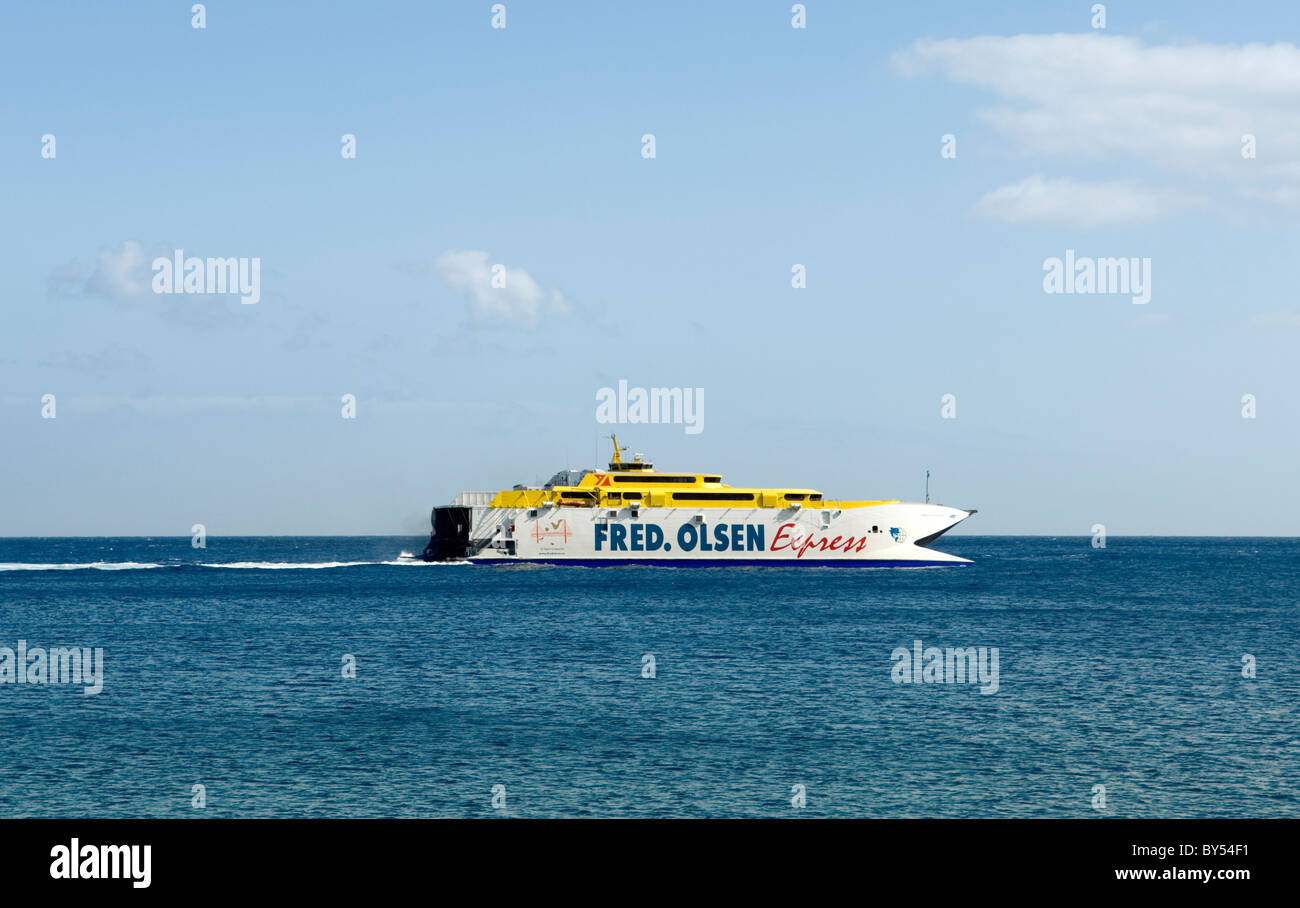 El Hierro, Kanarische Inseln. Fred Olsen Line Fähre Bonanza Express in Puerto De La Estaca von Los Cristianos, Teneriffa Stockfoto