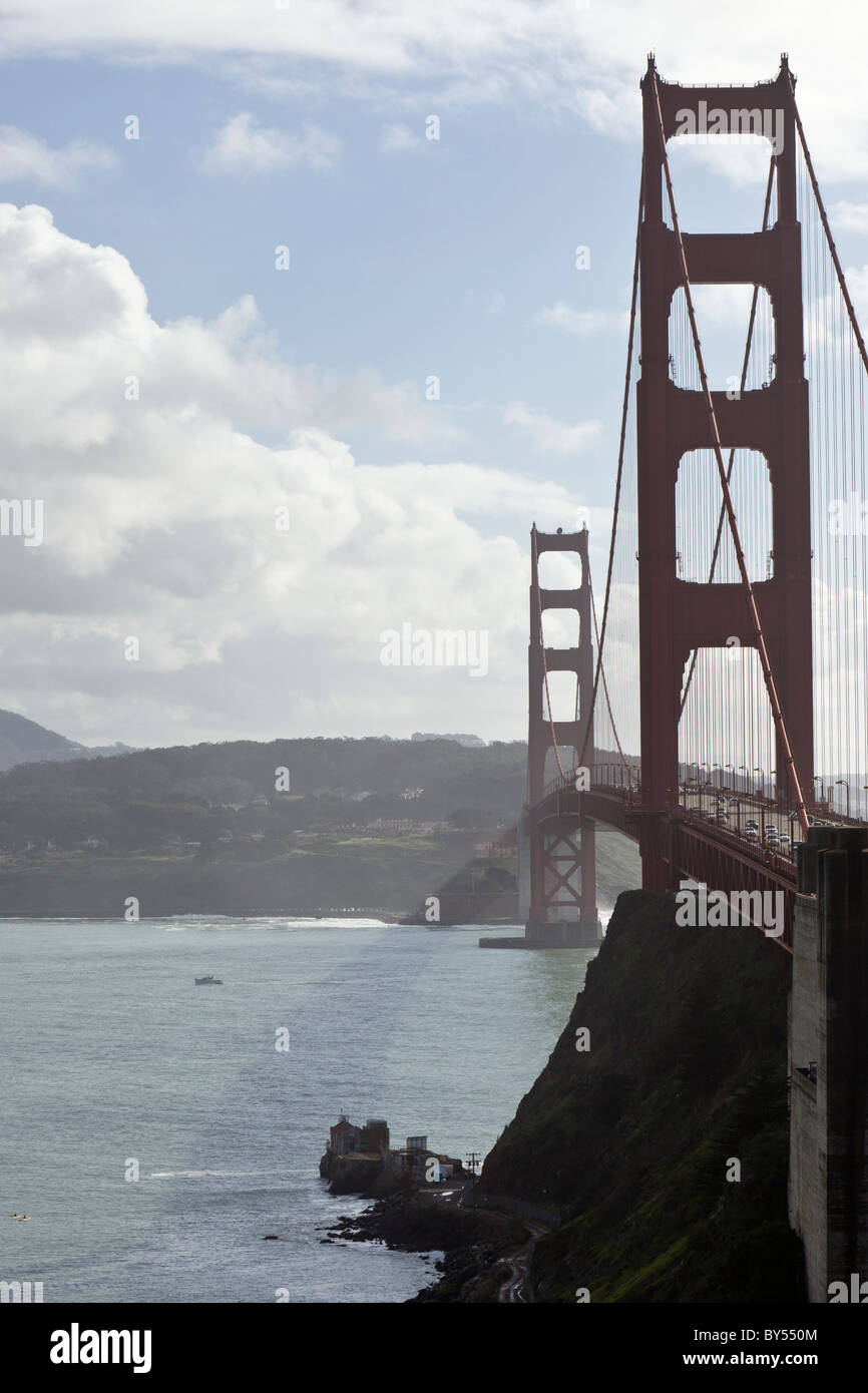 Golden Gate Bridge und San Francisco Bay Area gesehen von der Golden Gate National Recreation Area, Kalifornien, USA. Stockfoto