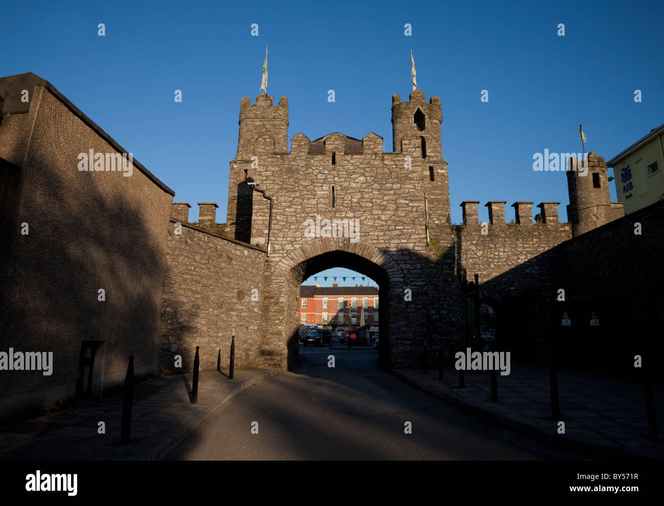 12. Jahrhundert Burg in der Market Square Macroom, County Cork, Irland Stockfoto