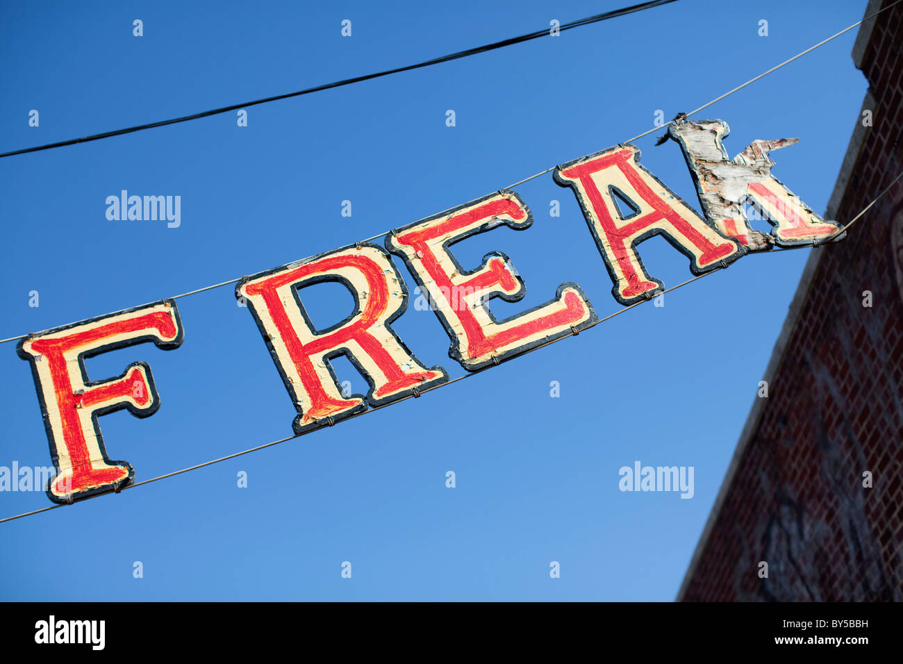 A hängen Banner Seite lesen FREAK Stockfoto