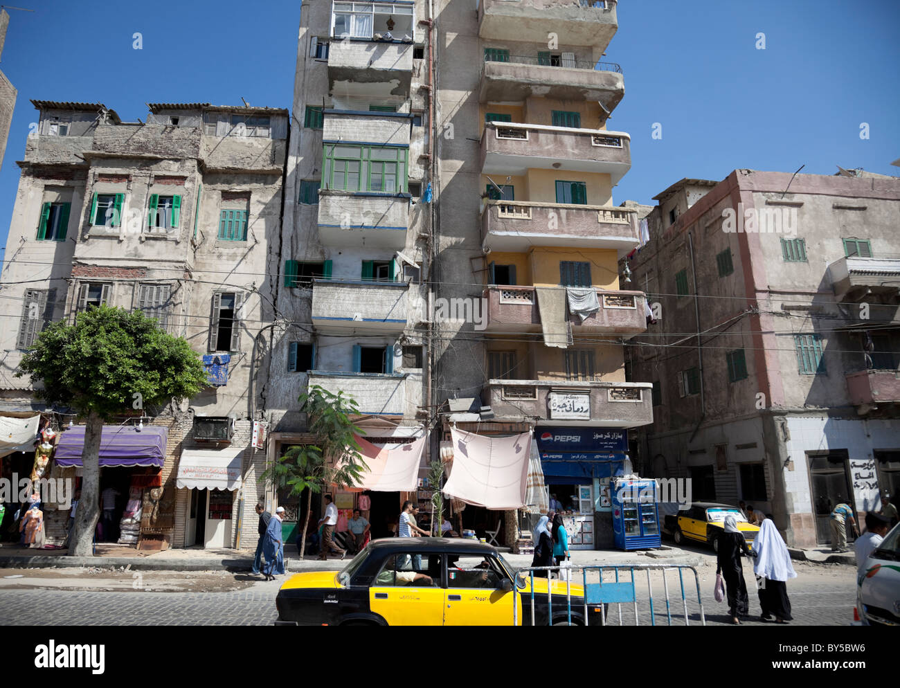 Das Straßenbild der ägyptischen Stadt. Stockfoto