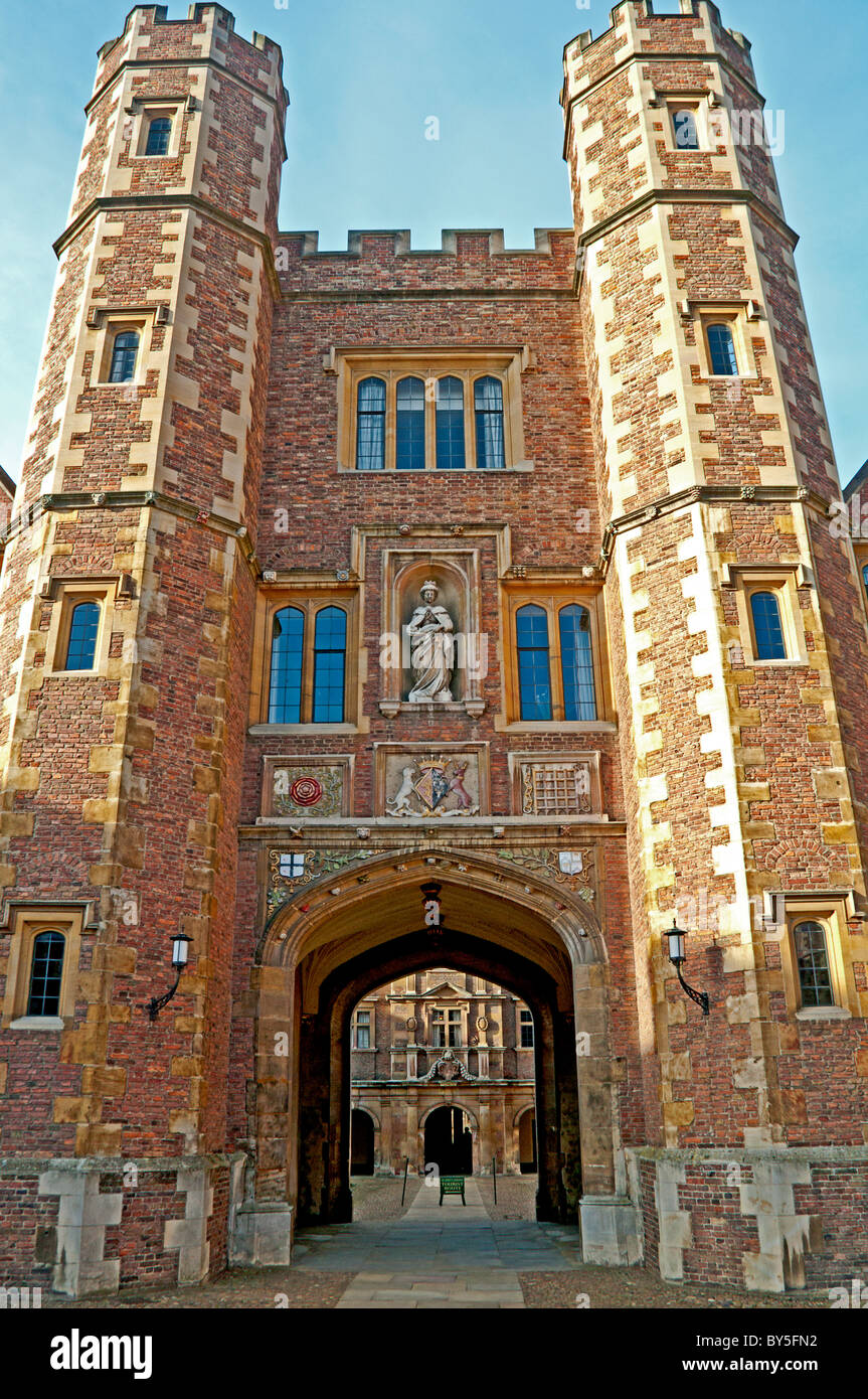 Cambridge, Trinity College - Tor und Gericht; Eingangstor Und Hof Stockfoto