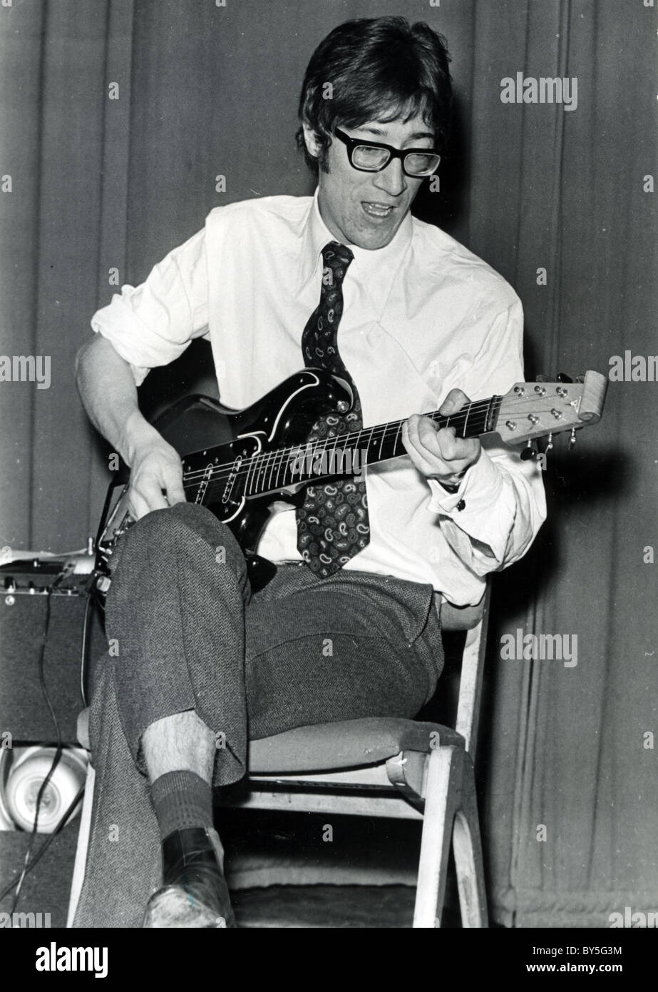 Schatten-Gitarrist Hank Marvin im Februar 1966 Stockfoto