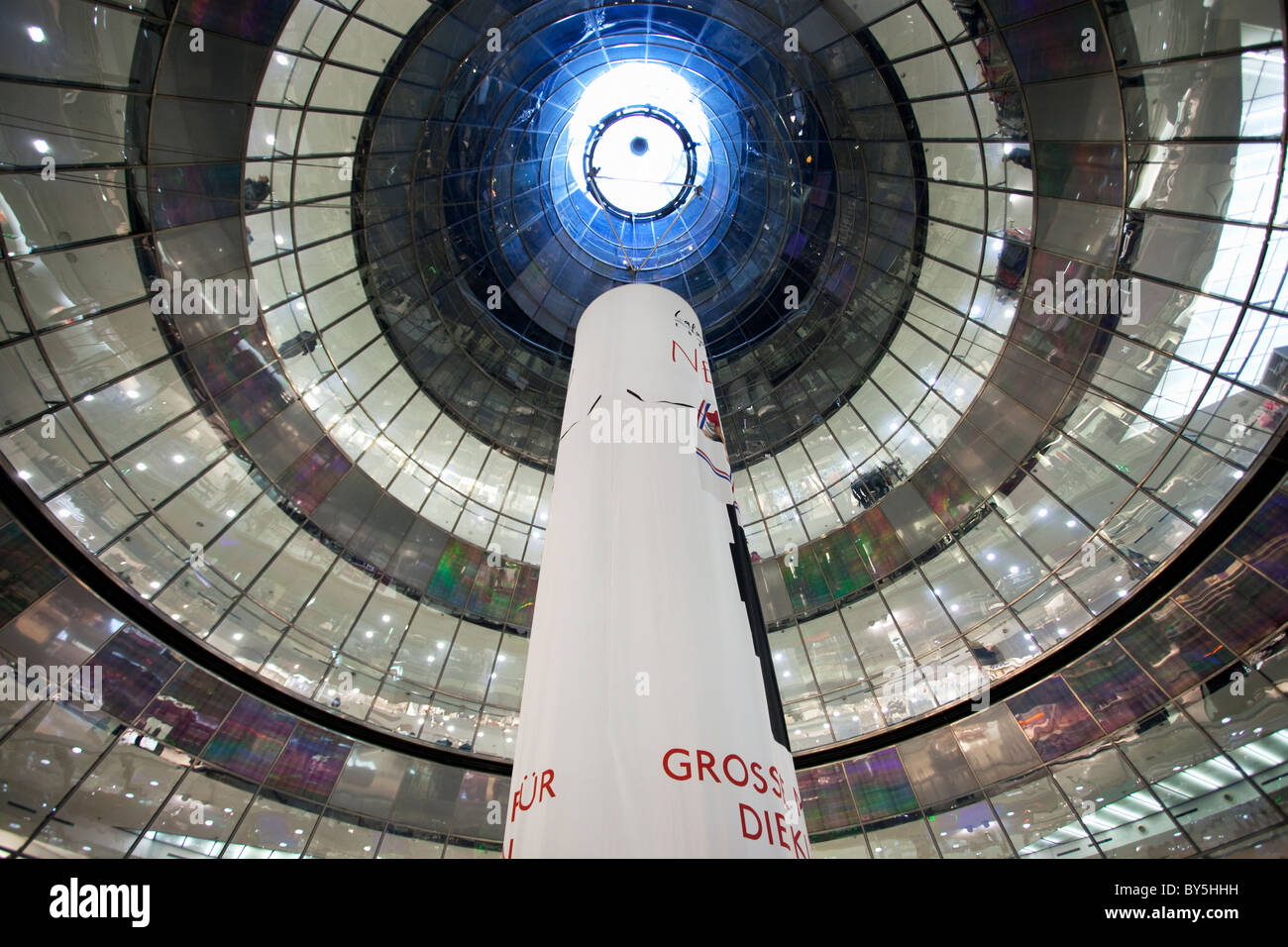 Deutschland, Berlin, Galeries Lafayette, einem Einkaufszentrum Stockfoto