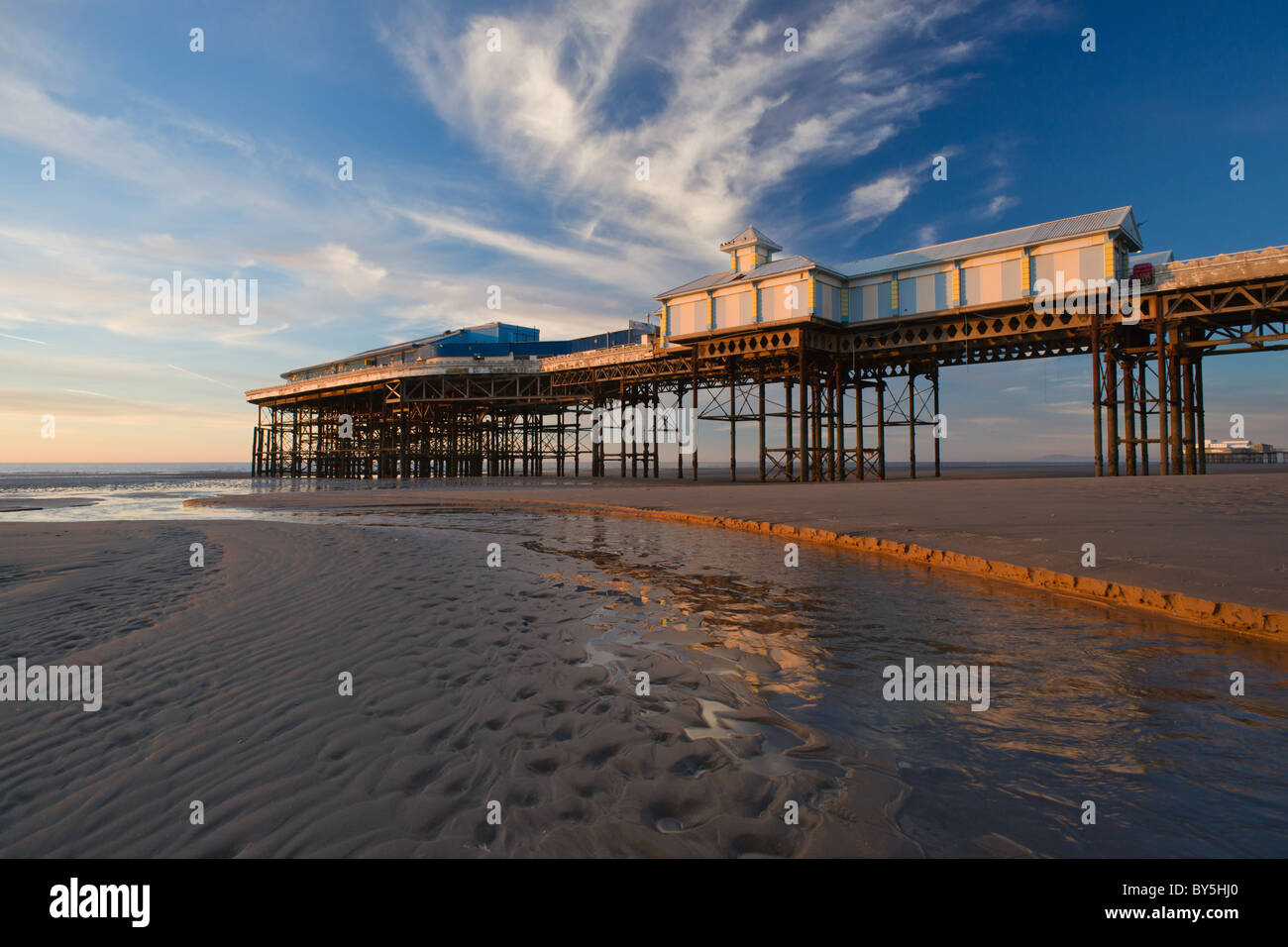 Blackpool Pier im Abendlicht Stockfoto