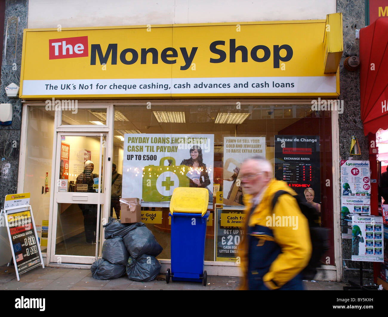 Der Geld-Shop in Lewisham High Street London England. Stockfoto