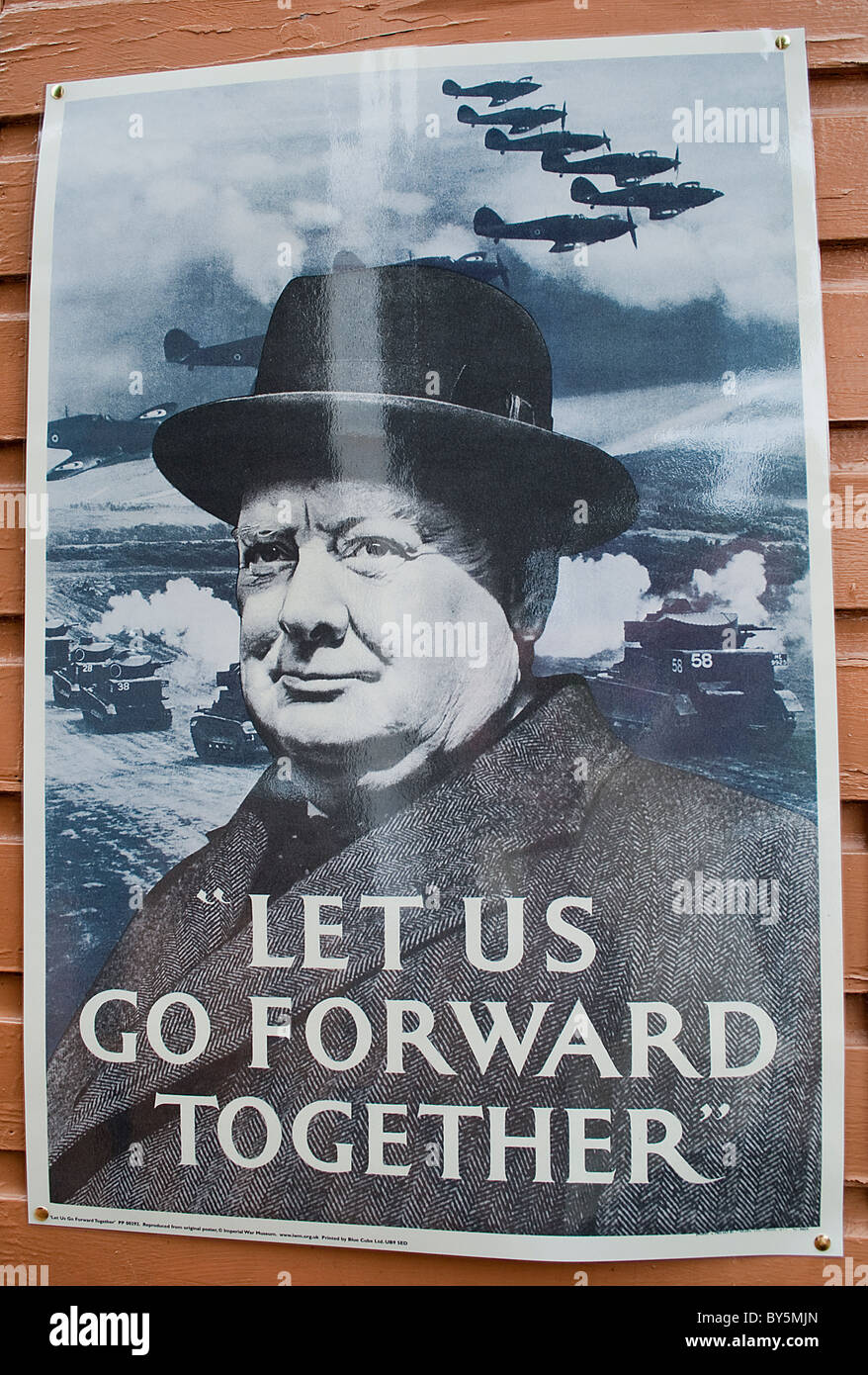 "Gehen wir zusammen" Krieg Poster an Wand befestigt Stockfoto