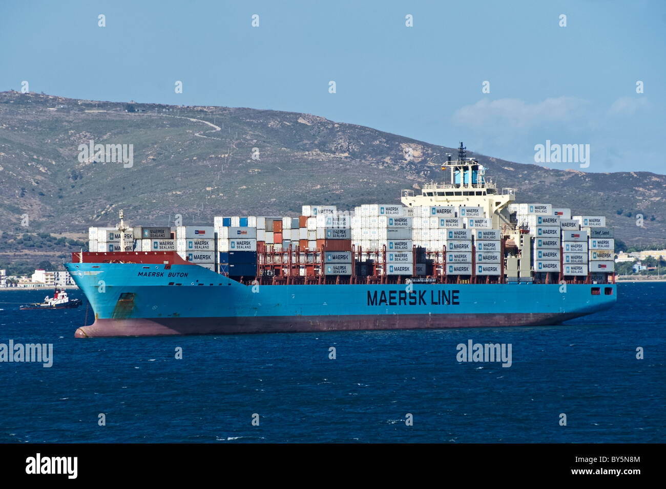 Maersk Line Containerschiff Maersk Buton vor Anker aus Containerterminal Algeciras in Spanien Stockfoto