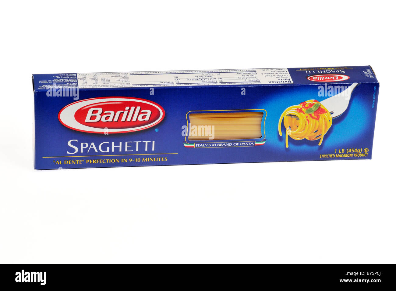 Ungeöffnete Verpackung von Barilla spaghetti Pasta auf weißem Hintergrund, Ausschnitt. Stockfoto