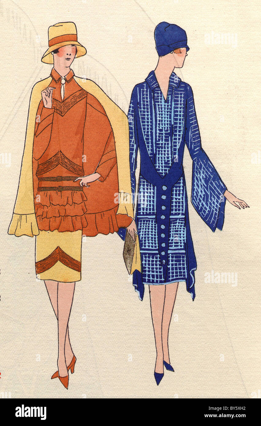 die 1920er Jahre Damenmode von AGB: am Nachmittag Kleid und Umhang in Senf Crêpe De Chine und am Nachmittag Kleid in Blau gedruckten Chiffon. Stockfoto