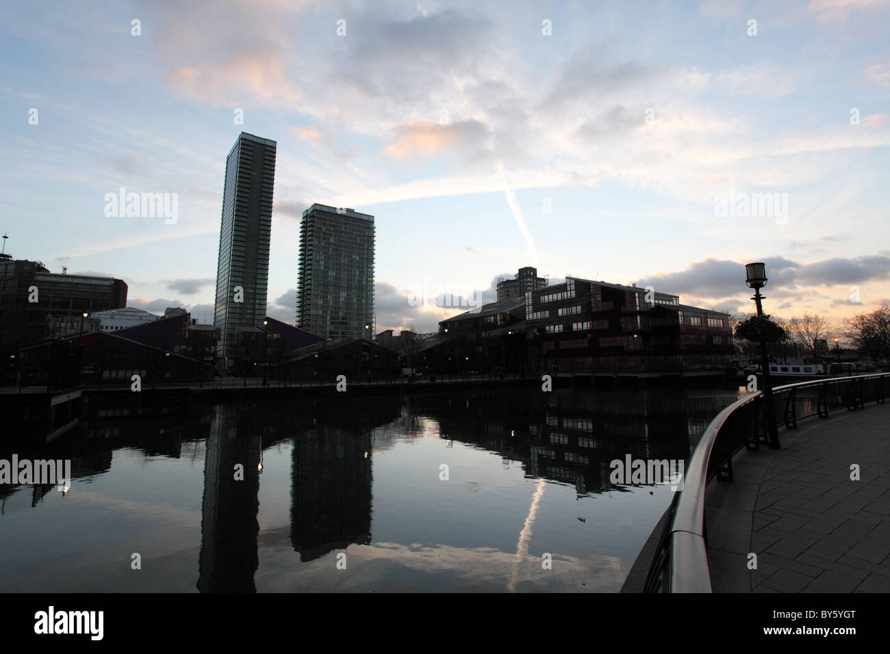 Nightime in Canary Wharf, London Stockfoto