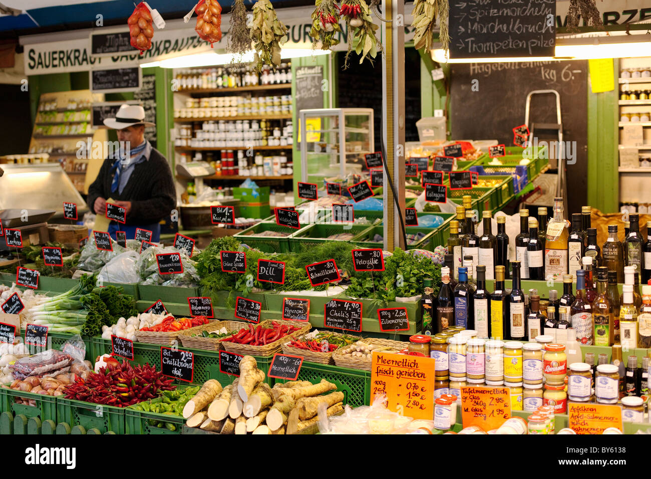 Deutschland, Bayern, München, Obst- und Gemüseprodukte für den Verkauf am Viktualischen Markt Stockfoto