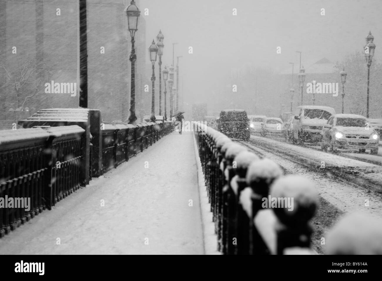 Snow Blizzard auf Battersea Bridge, Battersea, London, UK Stockfoto
