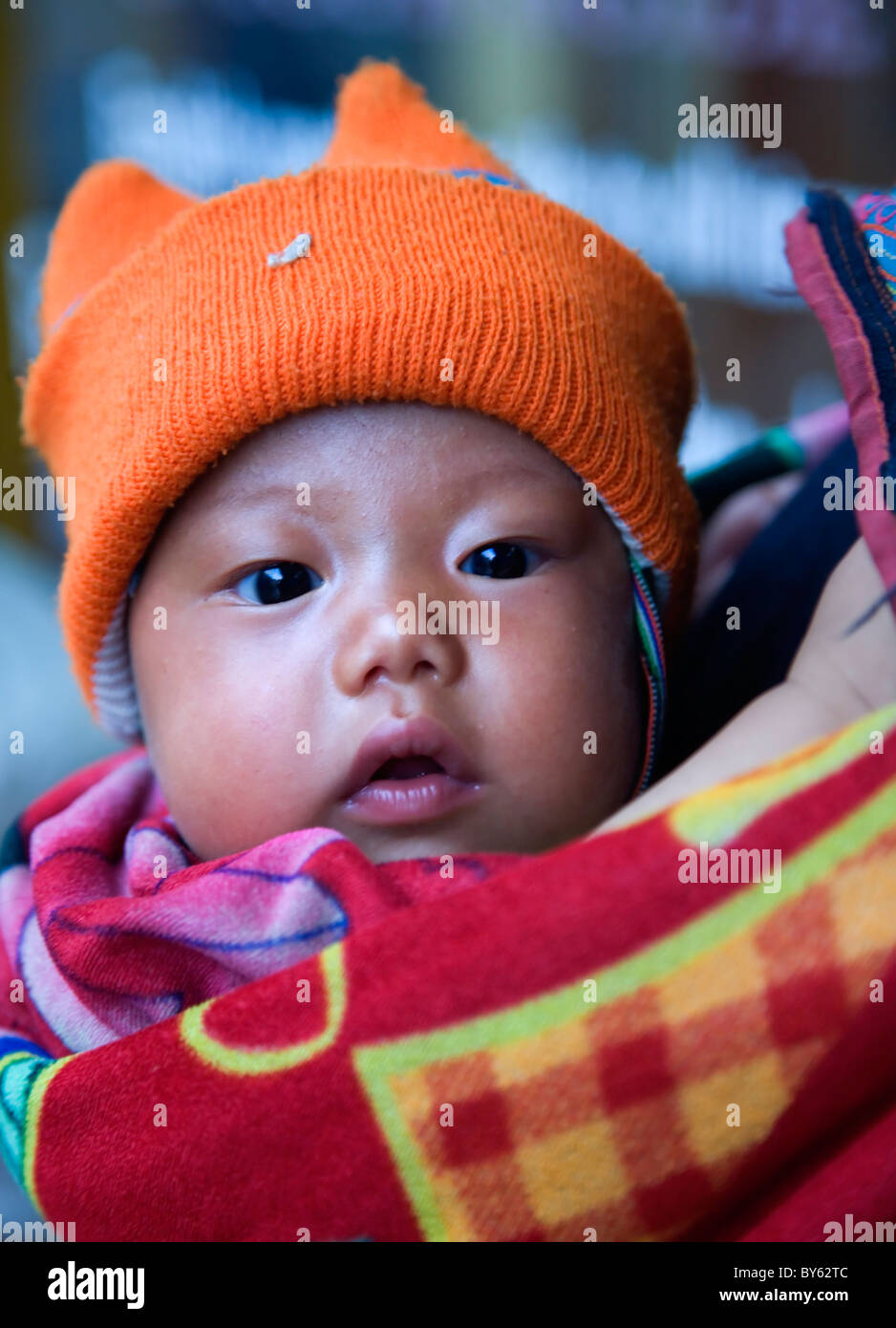 schwarzen Hmong ethnischen Baby. Sapa, Provinz Lao Cai, Vietnam. Stockfoto