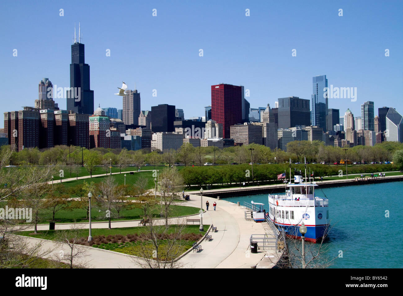 Blick auf die Skyline von Chicago aus Wasser, Illinois, USA. Stockfoto