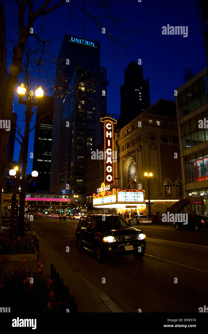Eine Nachtansicht des Theaters Chicago North State Street in der Loop-Bereich von Chicago, Illinois, USA. Stockfoto